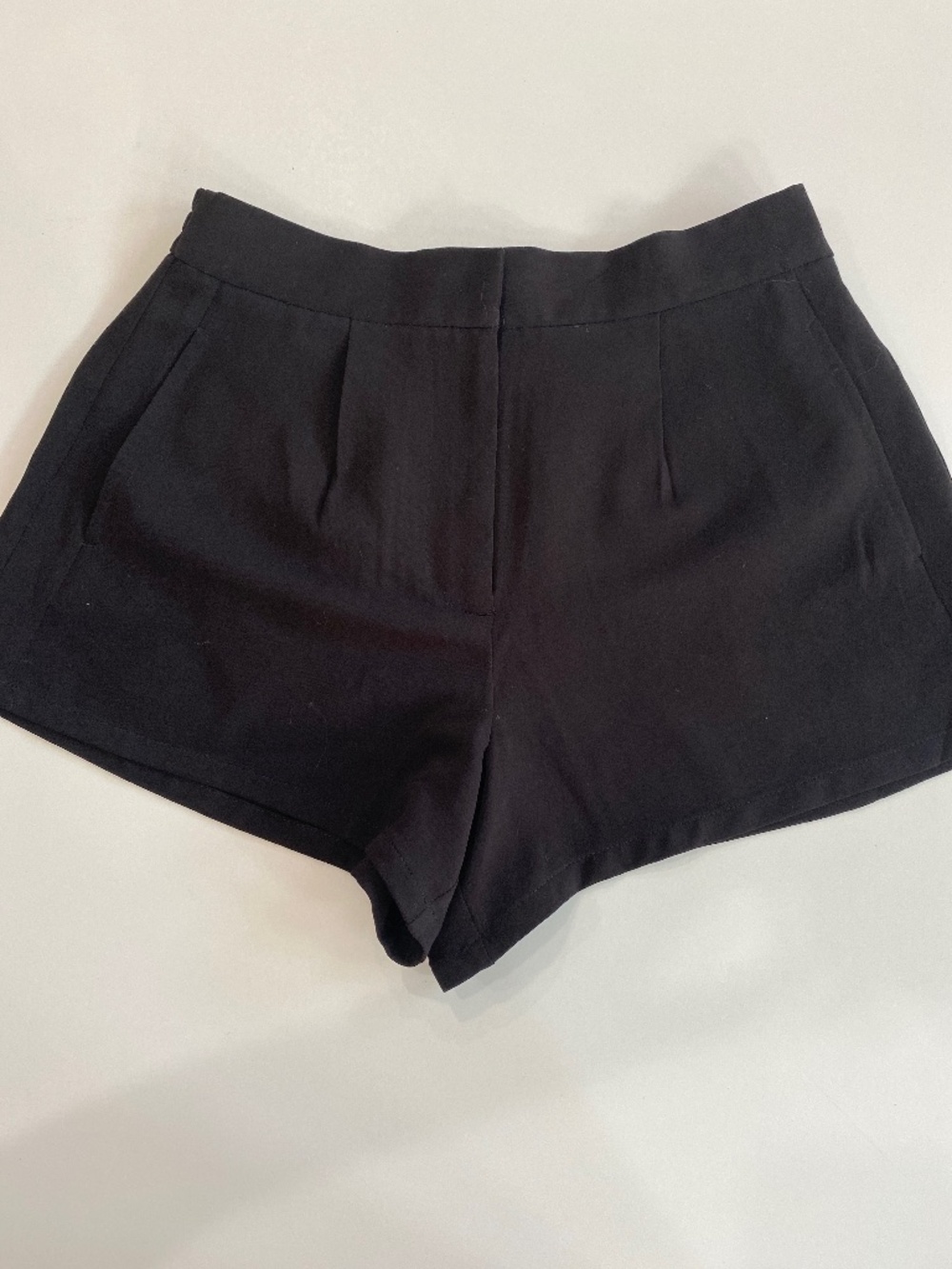 Forever 21 size small black stretch waist shorts pleated pockets